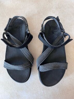 Fitflop Loosh Black and Gray Size 6 Strappy Webbing Sandals